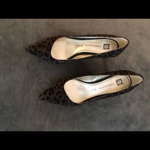 Anne Klein pumps size 8 suede animal print